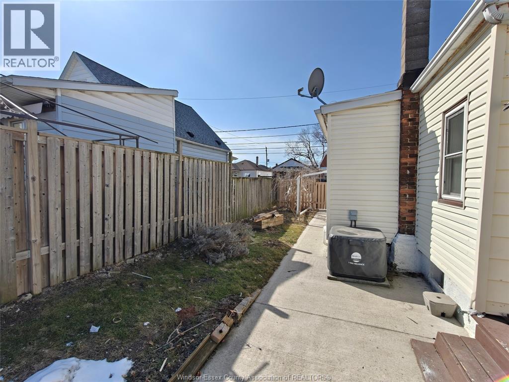 920 Lillian, Windsor, Ontario  N9A 1V5 - Photo 4 - 26004128