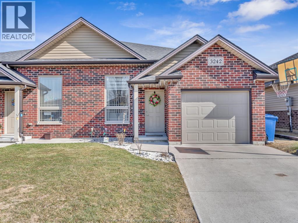 3242 SEVILLE, Windsor, Ontario