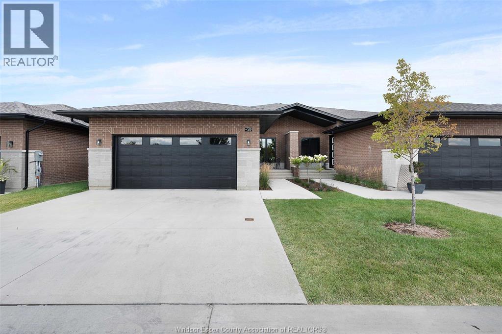 572 LILY MAC BOULEVARD, Windsor, Ontario