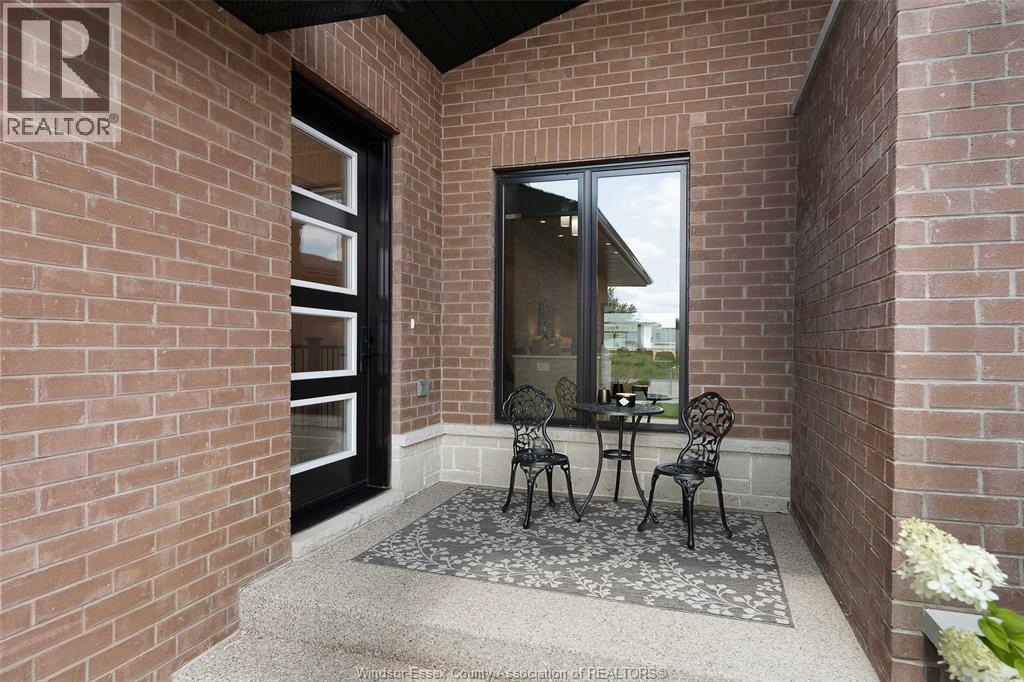 572 Lily Mac Boulevard, Windsor, Ontario  N6E 3N7 - Photo 3 - 26004564