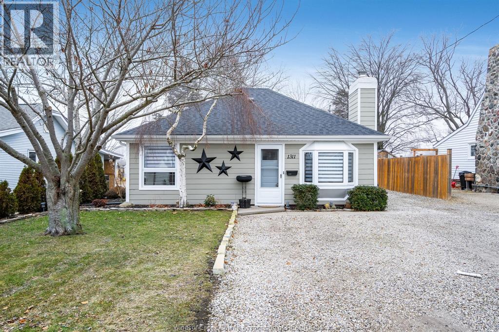 1311 Clovelly DRIVE, Kingsville, Ontario