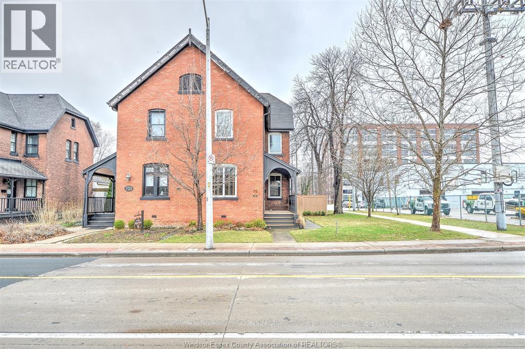 715 WALKER ROAD, Windsor, Ontario