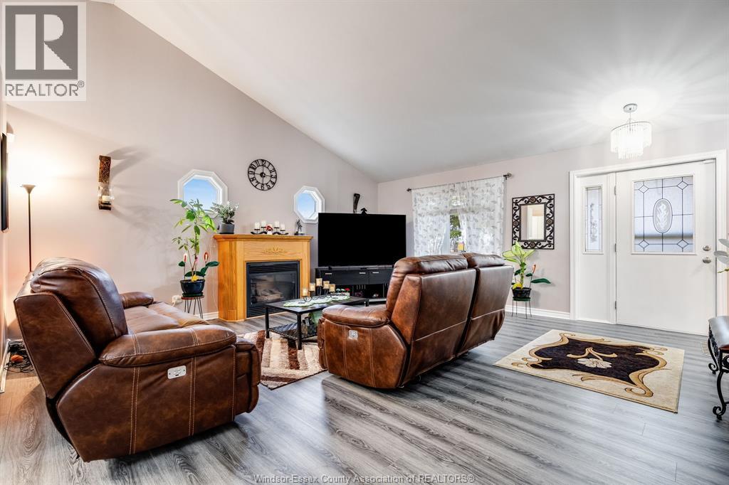 6119 Emerson Avenue, Comber, Ontario  N0P 1J0 - Photo 4 - 26004721