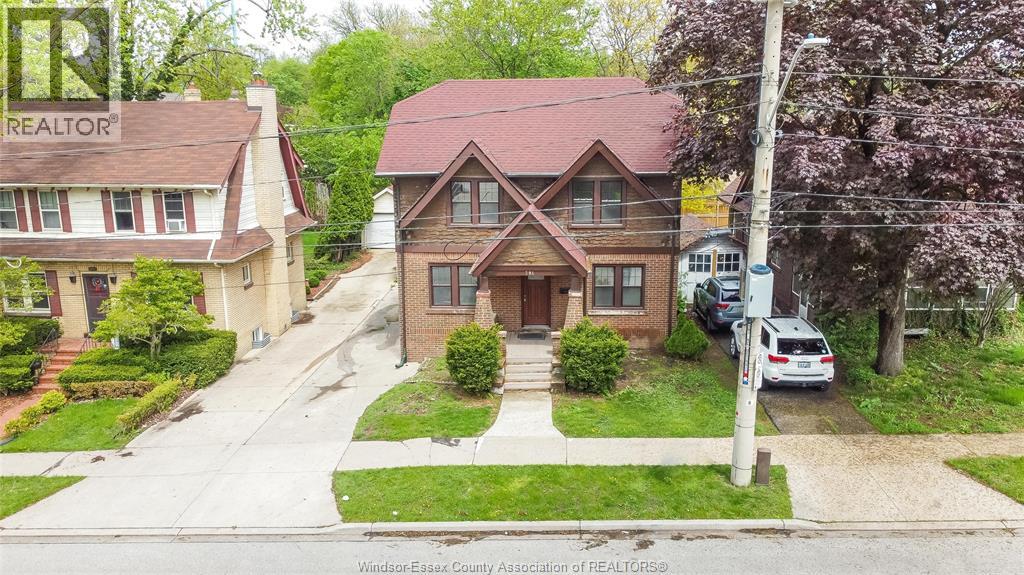 384 DETROIT, Windsor, Ontario