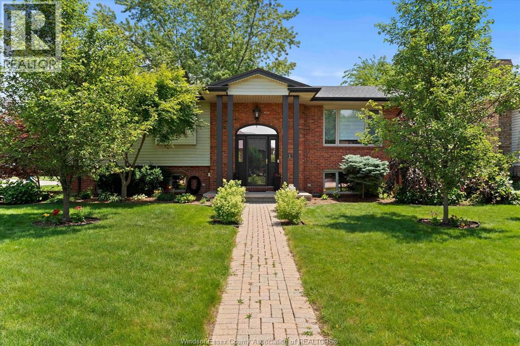 405 State Street, Lasalle, Ontario  N9J 3G1 - Photo 1 - 26005502