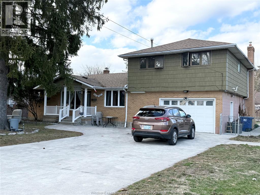 564 WALLACE, Windsor, Ontario