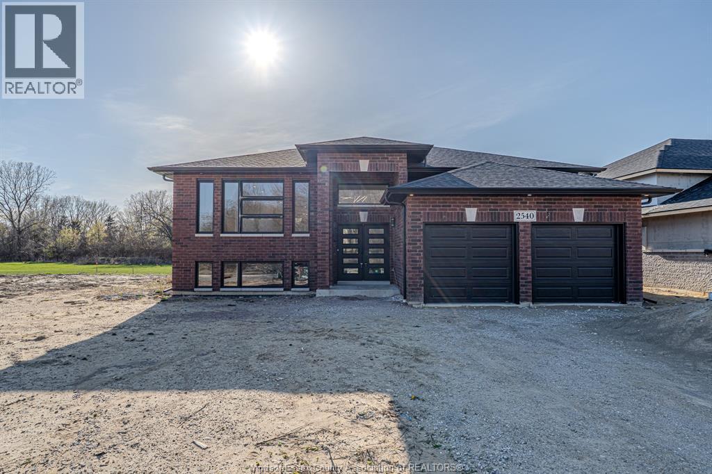 2588 Mayfair, Lasalle, Ontario  N9J 2M6 - Photo 3 - 26007130