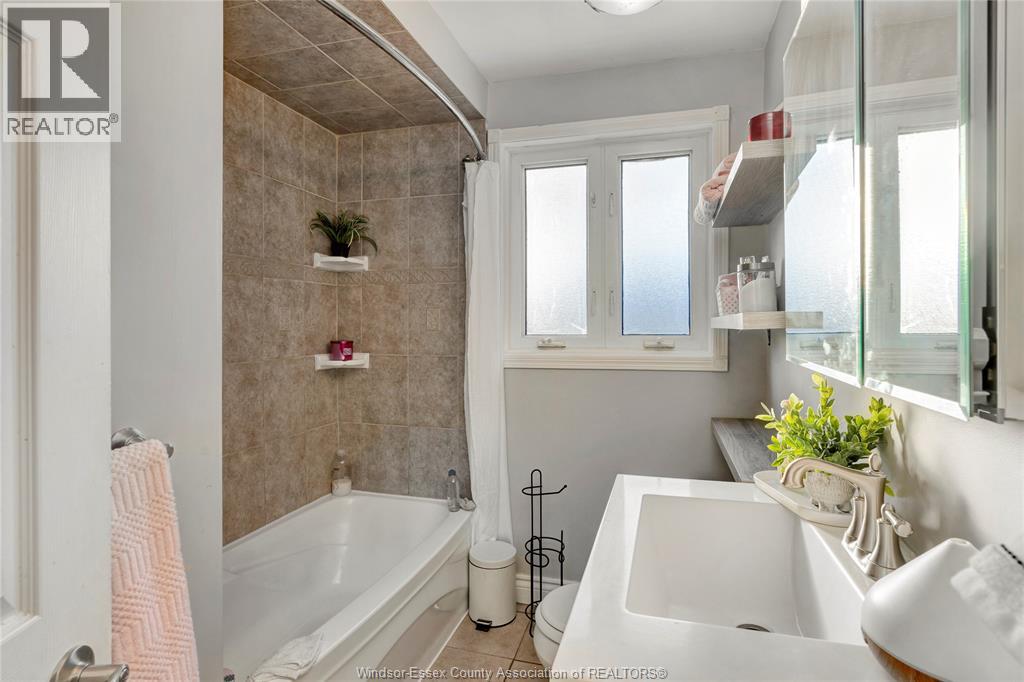 805 Roselawn, Windsor, Ontario  N9E 2B3 - Photo 17 - 26007377