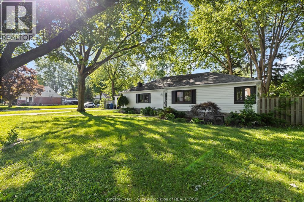 805 Roselawn, Windsor, Ontario  N9E 2B3 - Photo 27 - 26007377