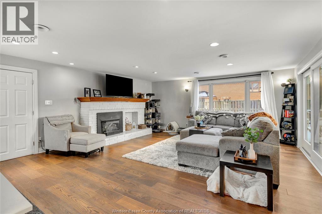 805 Roselawn, Windsor, Ontario  N9E 2B3 - Photo 3 - 26007377