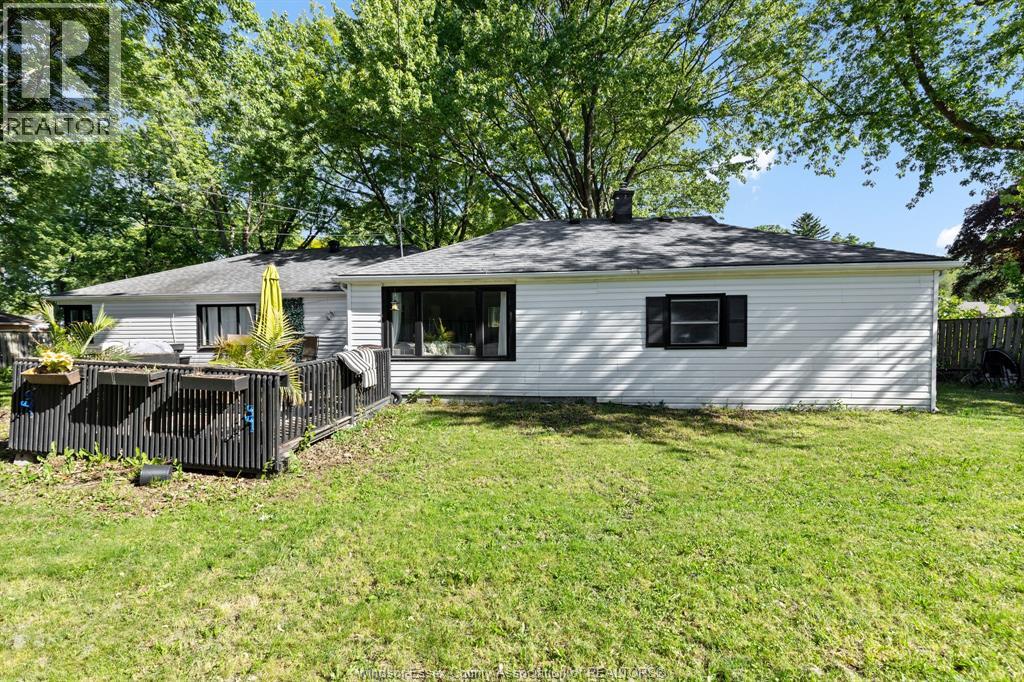 805 Roselawn, Windsor, Ontario  N9E 2B3 - Photo 31 - 26007377