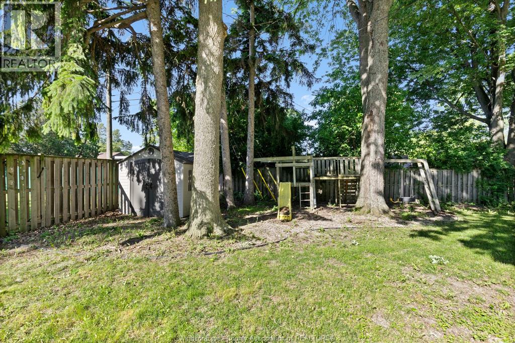 805 Roselawn, Windsor, Ontario  N9E 2B3 - Photo 33 - 26007377