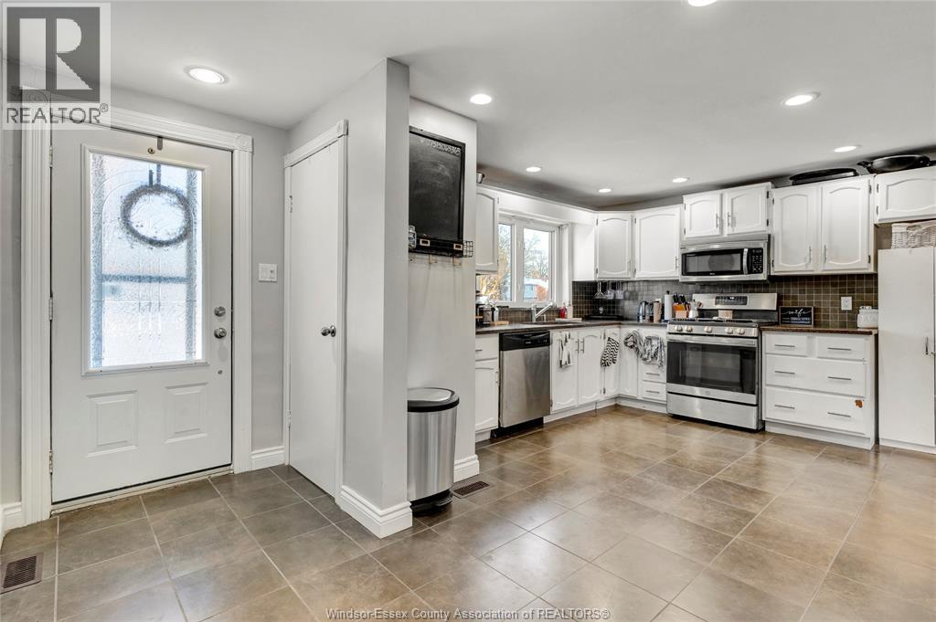 805 Roselawn, Windsor, Ontario  N9E 2B3 - Photo 7 - 26007377