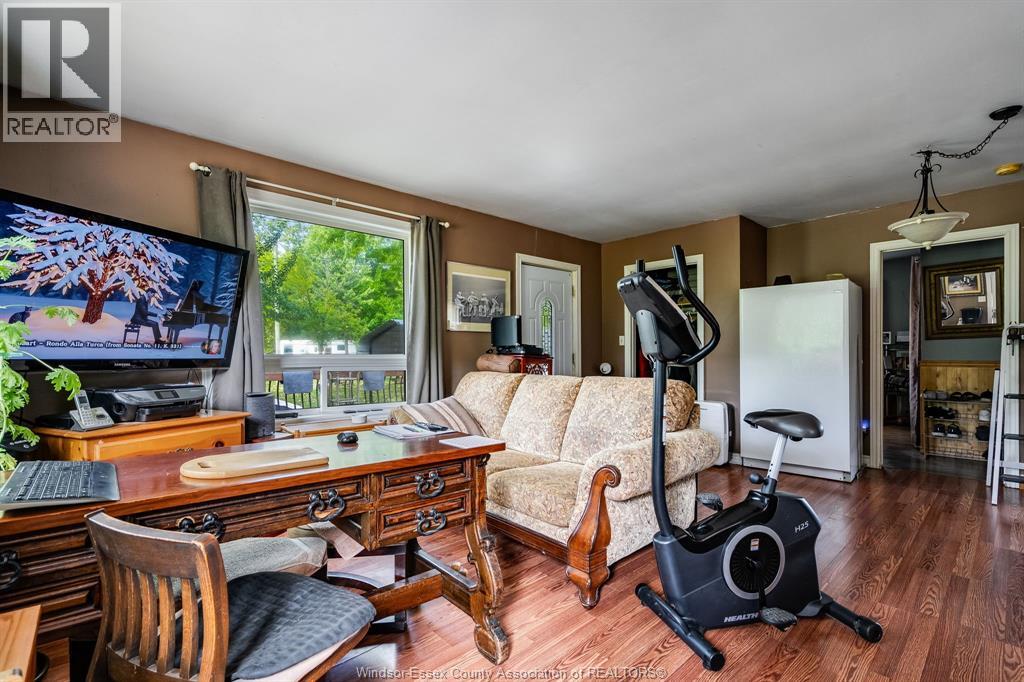 633 Point Pelee Drive, Leamington, Ontario  N8H 3V4 - Photo 5 - 26007983