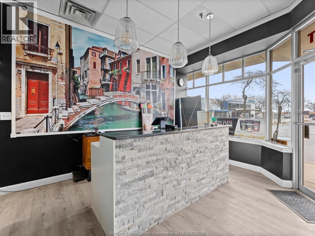 2950 Dougall Avenue Unit# 7, Windsor, Ontario  N9E 1S2 - Photo 5 - 26008084