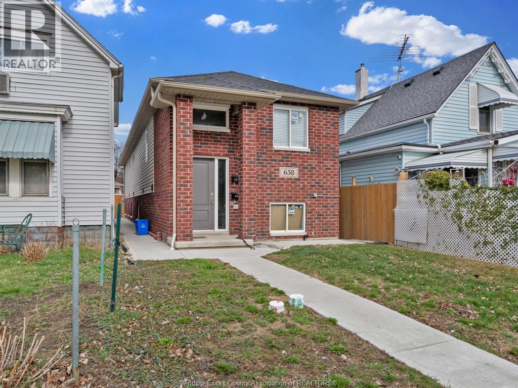 658 CARON, Windsor, Ontario
