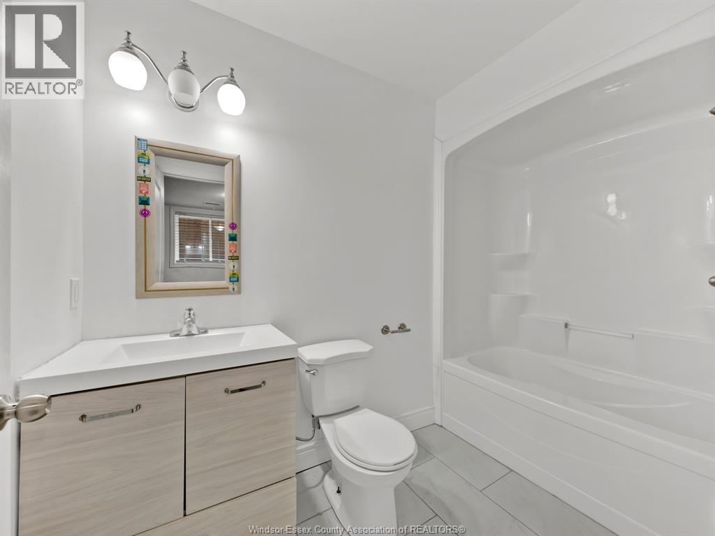 658 Caron, Windsor, Ontario  N9A 5B6 - Photo 15 - 26008427