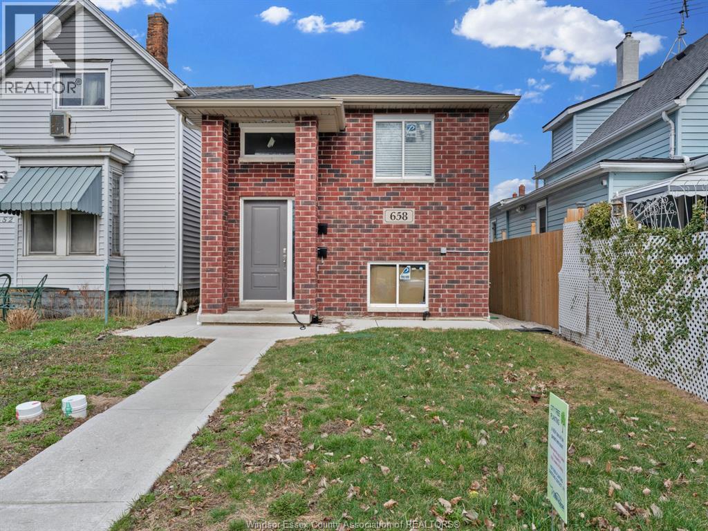 658 Caron, Windsor, Ontario  N9A 5B6 - Photo 2 - 26008427