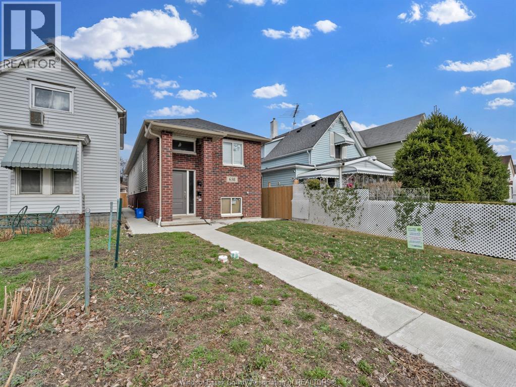 658 Caron, Windsor, Ontario  N9A 5B6 - Photo 4 - 26008427