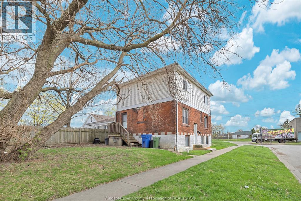1398 Rooney, Windsor, Ontario  N9B 1K7 - Photo 3 - 26008561