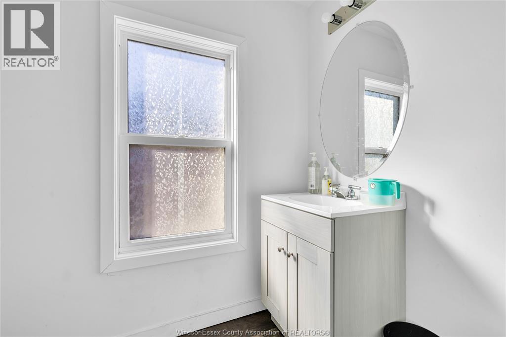 539 Campbell Avenue, Windsor, Ontario  N9B 2H5 - Photo 12 - 26008621