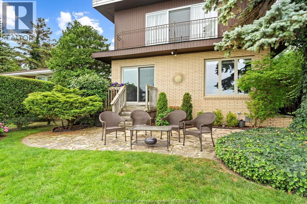 696 Old Tecumseh Road, Lakeshore, Ontario  N0R 1A0 - Photo 2 - 26008773