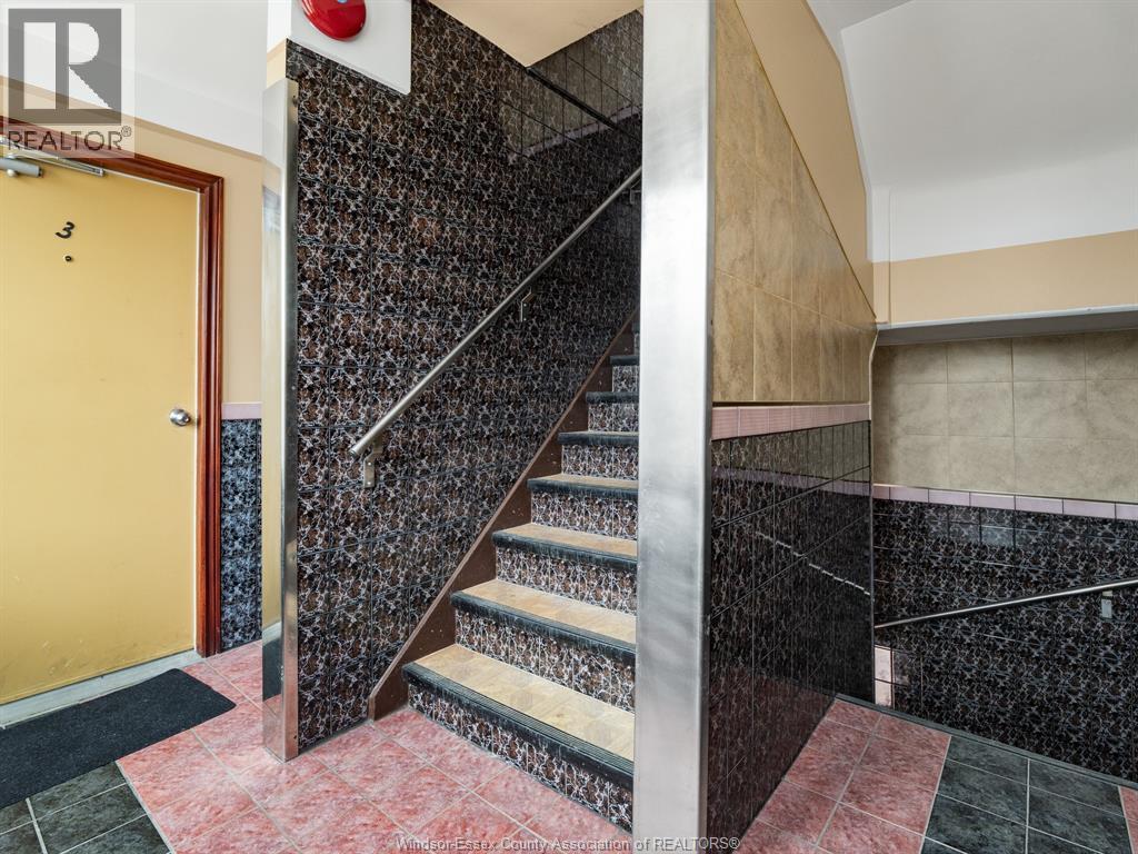 401 Parent, Windsor, Ontario  N9A 2B9 - Photo 11 - 26008934