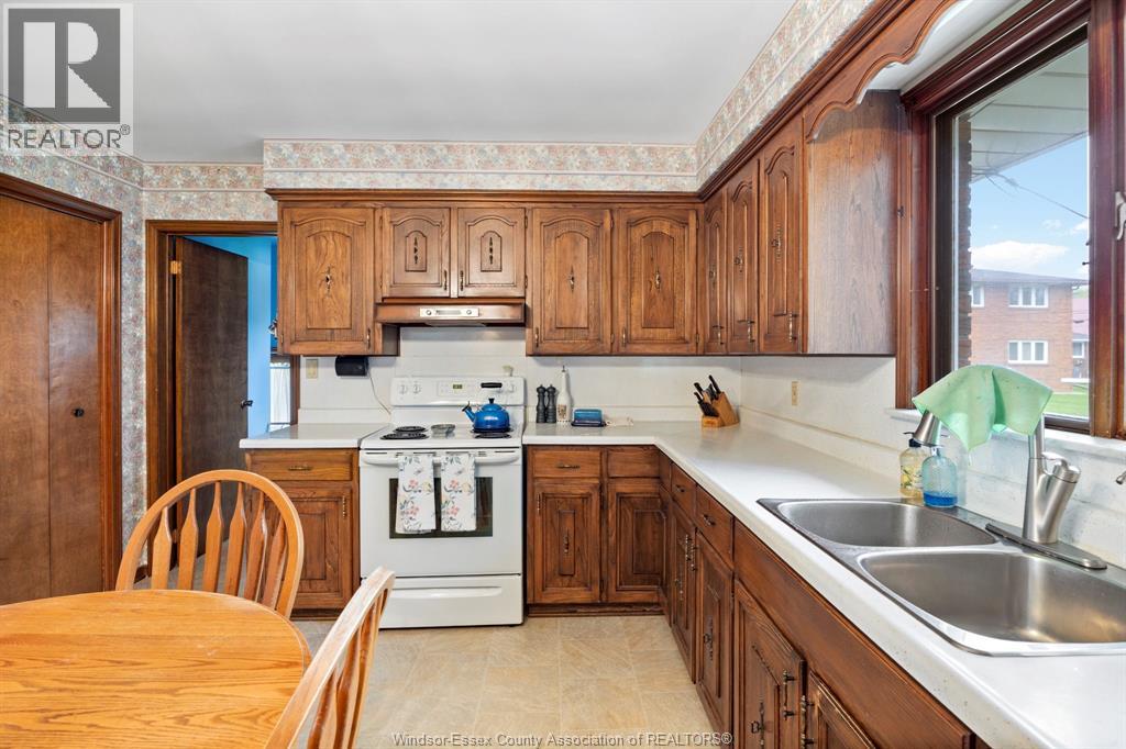 1565 Roxborough, Windsor, Ontario  N9B 3H2 - Photo 9 - 26009709