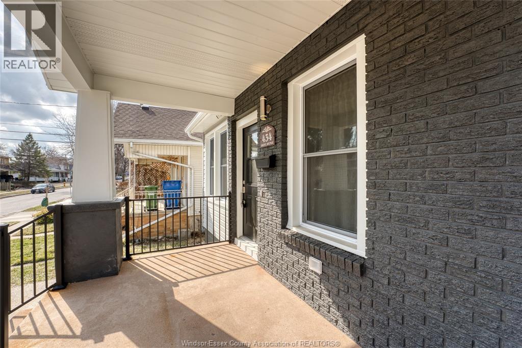 434 Grove Avenue, Windsor, Ontario  N9A 6G2 - Photo 3 - 26009744