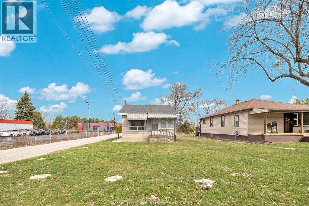 9572 Tecumseh Road, Windsor, Ontario  N8R 1A2 - Photo 1 - 26009737