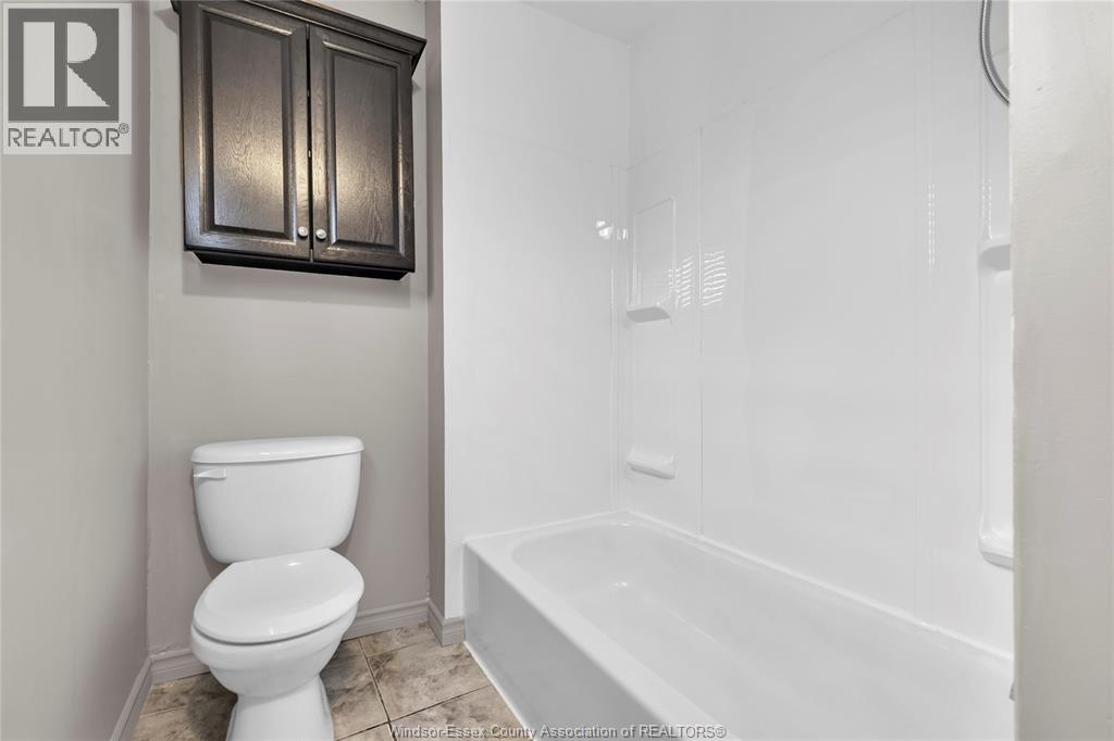 9572 Tecumseh Road, Windsor, Ontario  N8R 1A2 - Photo 23 - 26009737