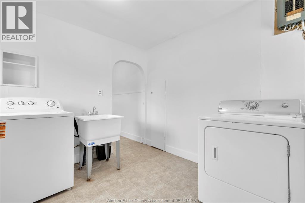 9572 Tecumseh Road, Windsor, Ontario  N8R 1A2 - Photo 29 - 26009737