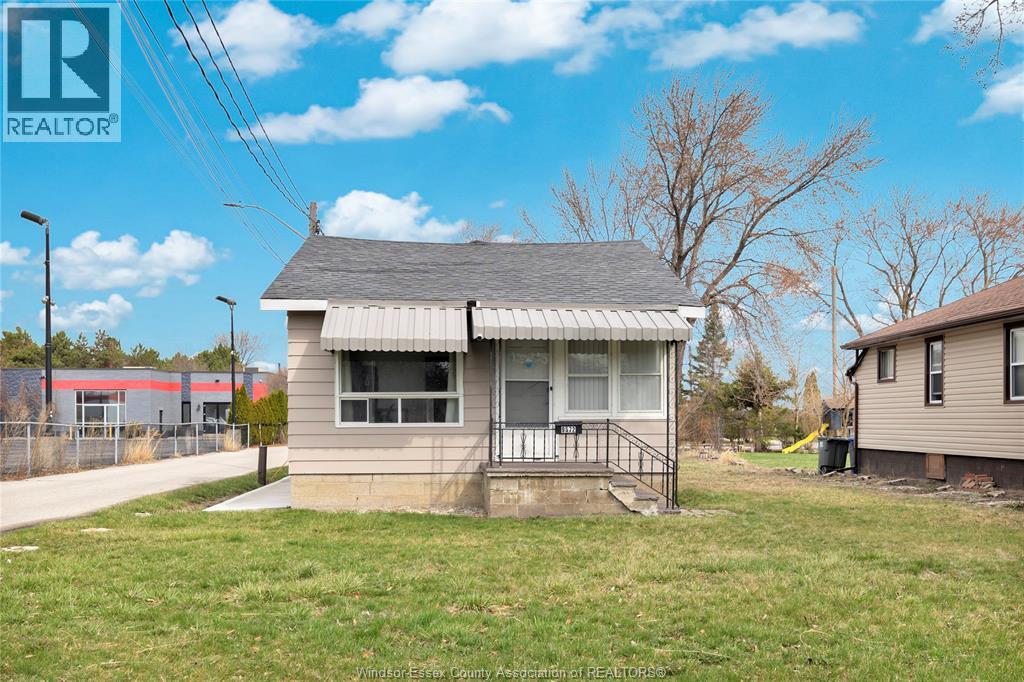 9572 Tecumseh Road, Windsor, Ontario  N8R 1A2 - Photo 3 - 26009737
