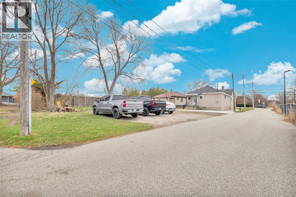 9572 Tecumseh Road, Windsor, Ontario  N8R 1A2 - Photo 31 - 26009737