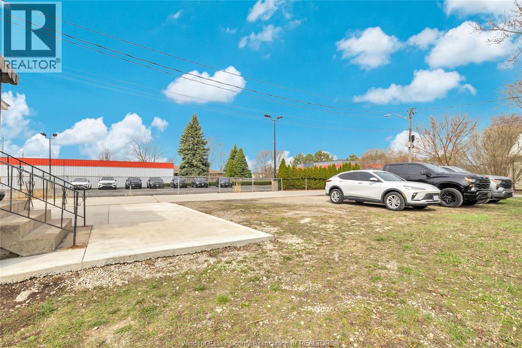 9572 Tecumseh Road, Windsor, Ontario  N8R 1A2 - Photo 9 - 26009737