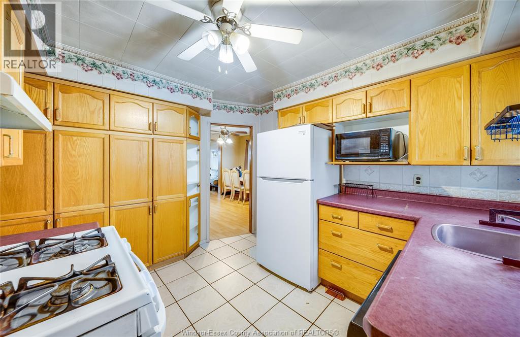 879 Felix, Windsor, Ontario  N9C 3L1 - Photo 19 - 26009761