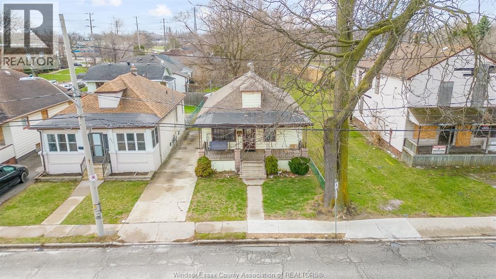 879 Felix, Windsor, Ontario  N9C 3L1 - Photo 3 - 26009761