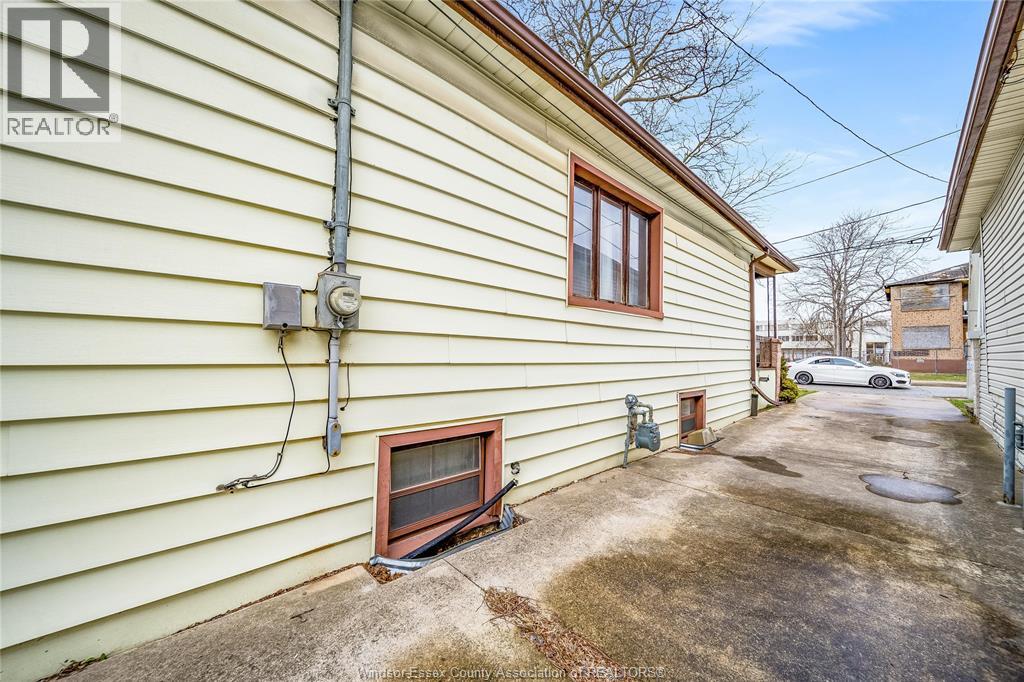 879 Felix, Windsor, Ontario  N9C 3L1 - Photo 39 - 26009761