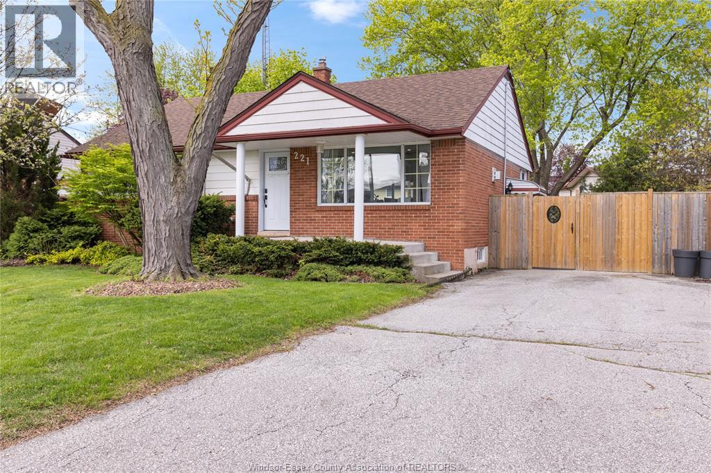 221 Grace Road, Tecumseh, Ontario  N8N 2G6 - Photo 1 - 26009752