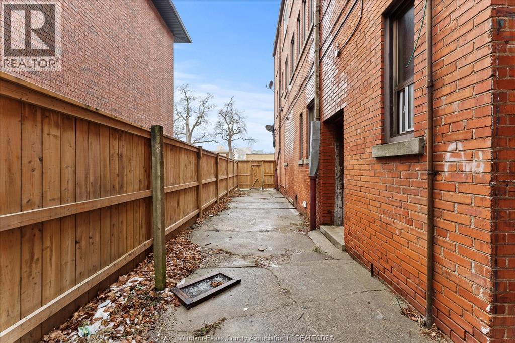 581 Cataraqui Street, Windsor, Ontario  N9A 3P2 - Photo 33 - 26009840