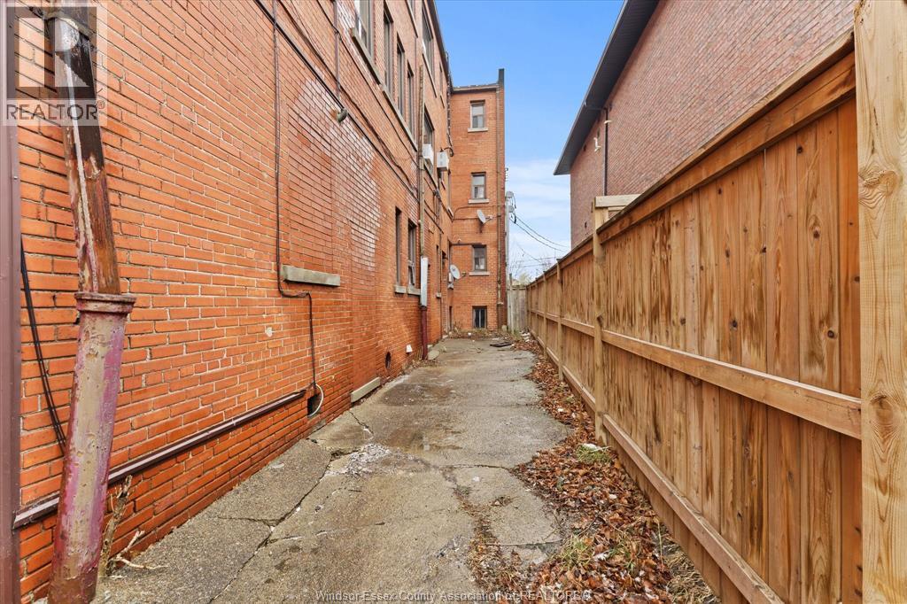 581 Cataraqui Street, Windsor, Ontario  N9A 3P2 - Photo 34 - 26009840
