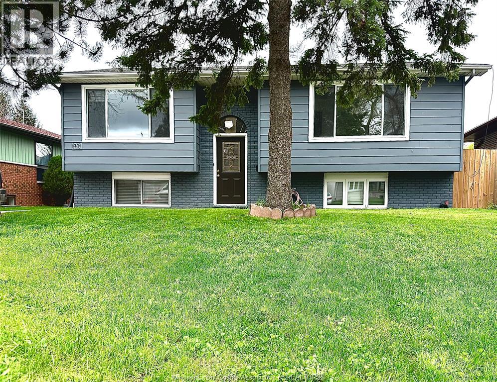 31 PLUMBROOK, Leamington, Ontario