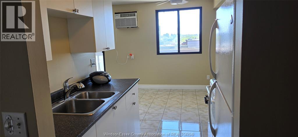 150 Park West Unit# 1112, Windsor, Ontario  N9A 7A2 - Photo 3 - 26009909