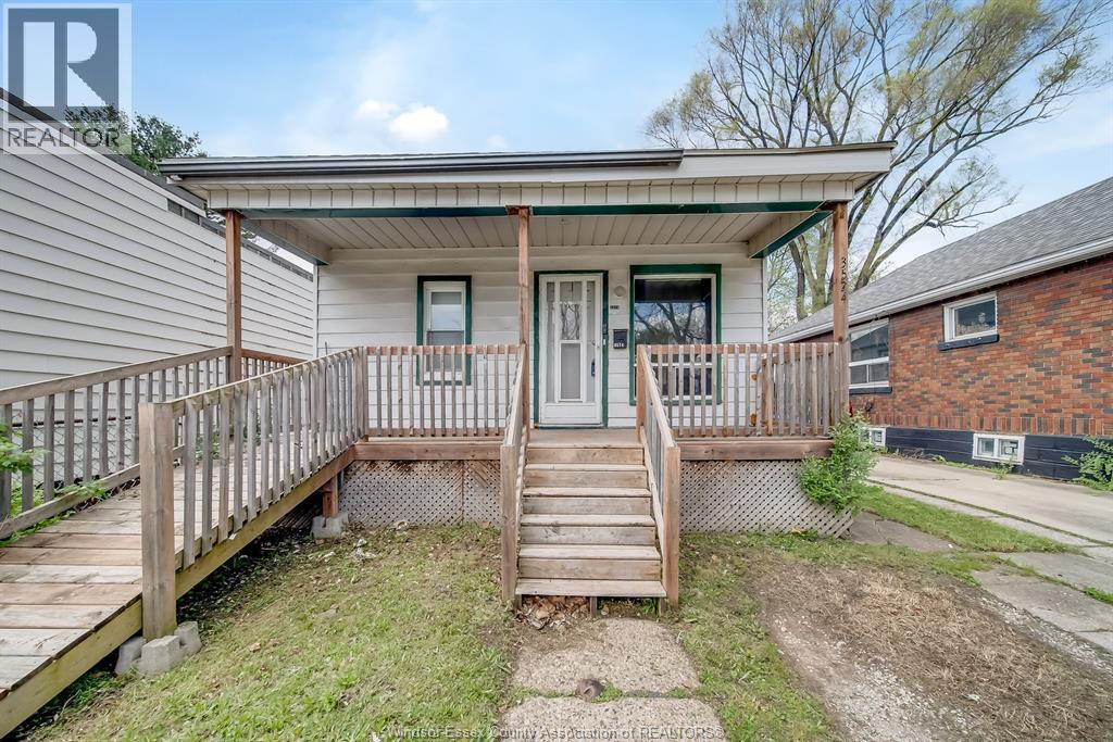 3574 BLOOMFIELD RD., Windsor, Ontario