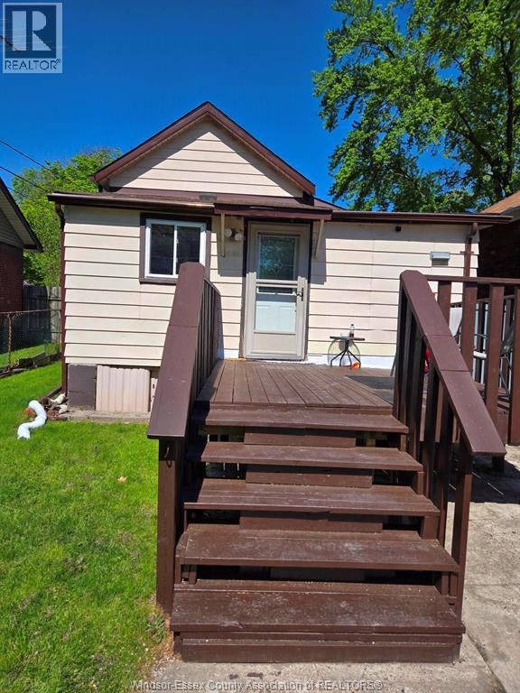 3595 QUEEN, Windsor, Ontario