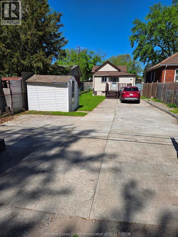 3595 Queen, Windsor, Ontario  N9C 1N8 - Photo 3 - 26010030
