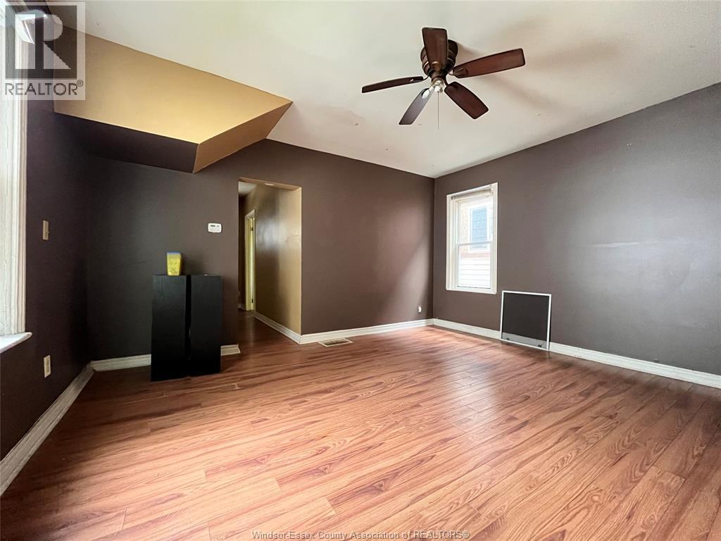 383 Bridge, Windsor, Ontario  N9B 2M3 - Photo 5 - 26010105