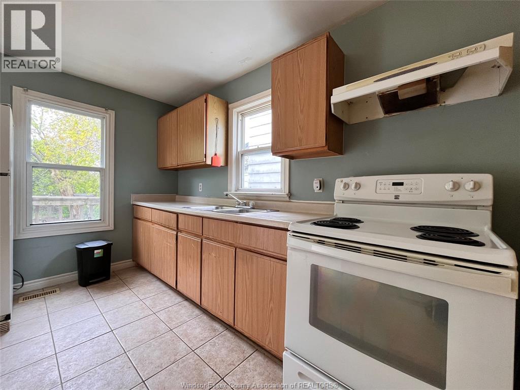 383 Bridge, Windsor, Ontario  N9B 2M3 - Photo 7 - 26010105