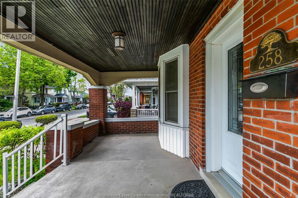 258 Elm Avenue, Windsor, Ontario  N9A 5G8 - Photo 4 - 26010196