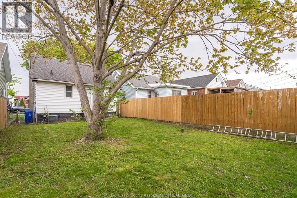 1015 Oak, Windsor, Ontario  N9A 5G5 - Photo 18 - 26010275